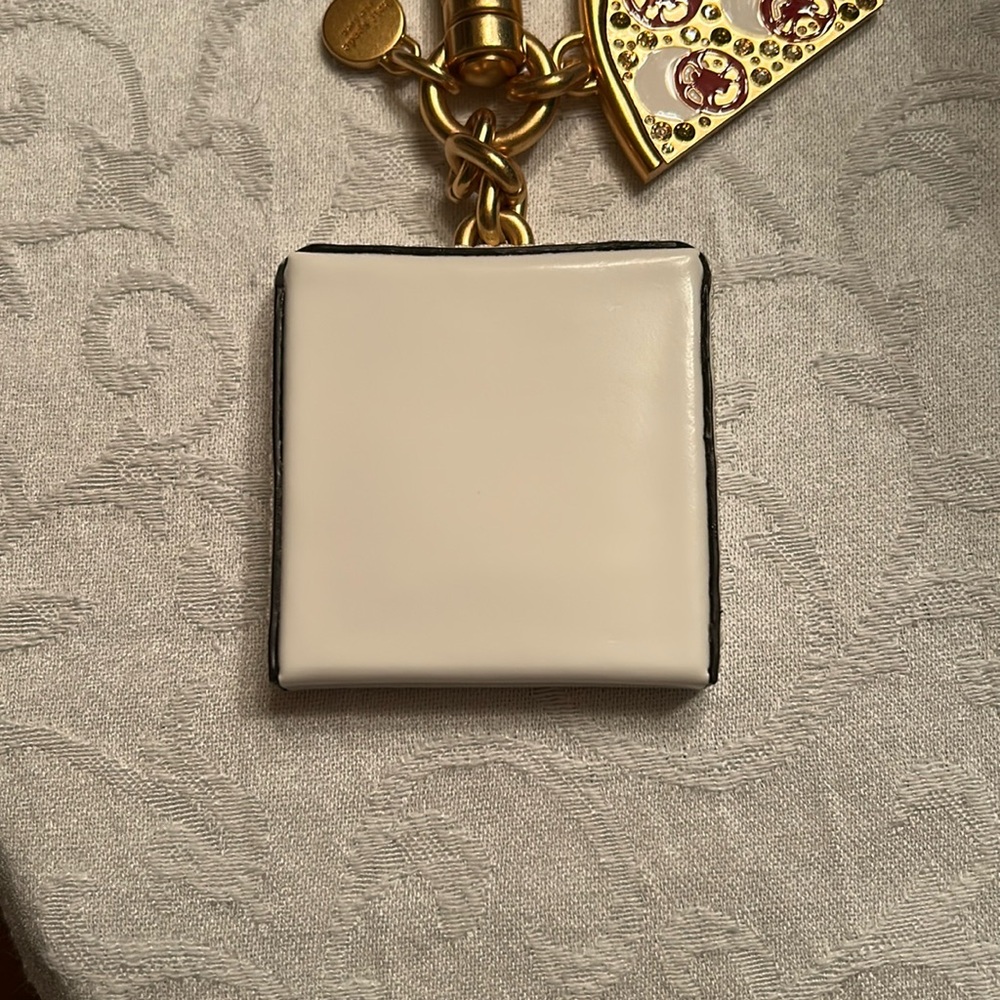 Kate Spade Slice Pizza Box Key Fob - Picture 6 of 7